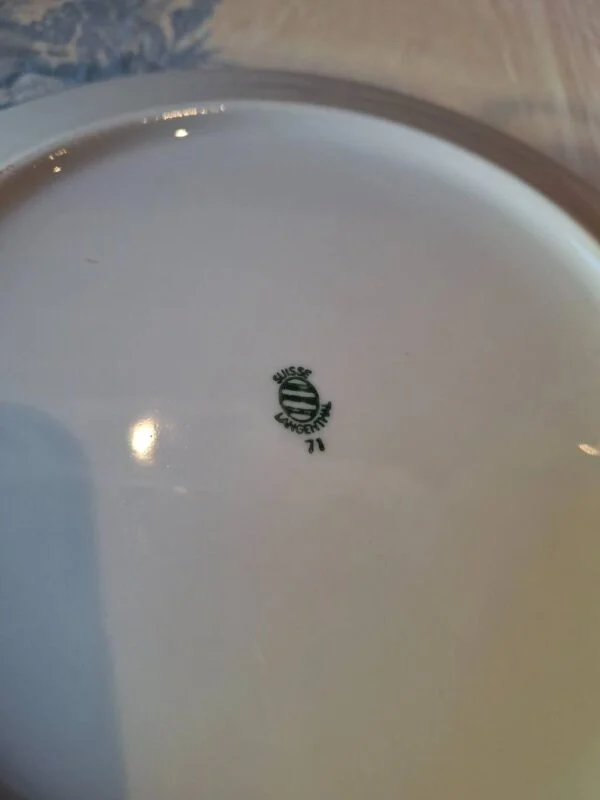 Bagside af tallerken med Langenthal Swiss stempel