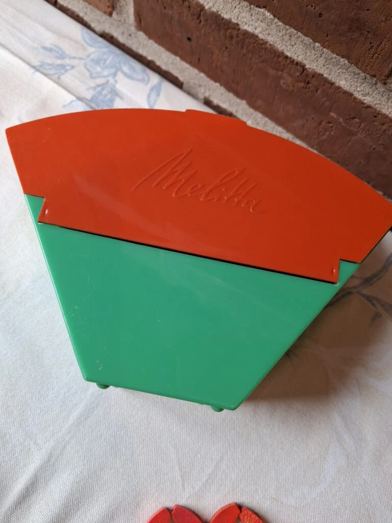 Vintage Melitta kaffefilterholder i rød og grøn plast