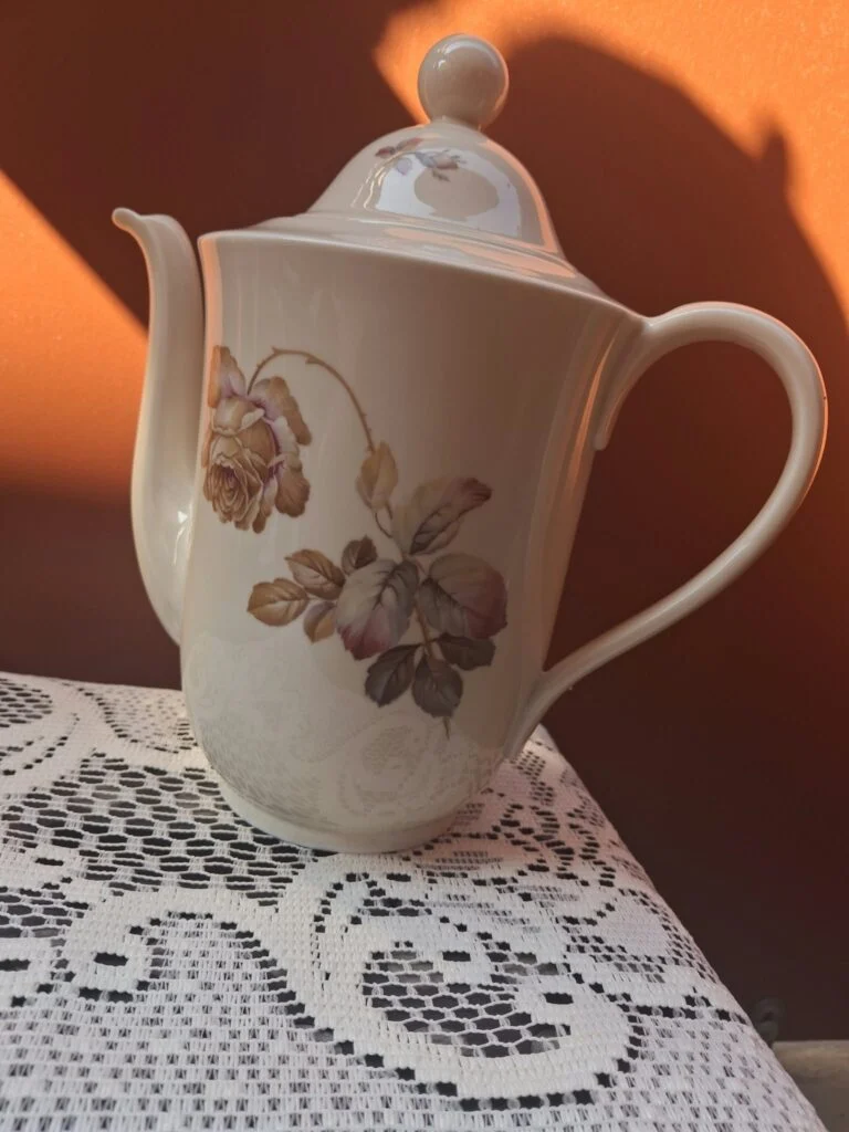 Vintage tekande med blomstermotiv – 1 liter