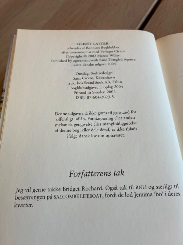 Glemt Latter af Marcia Willett