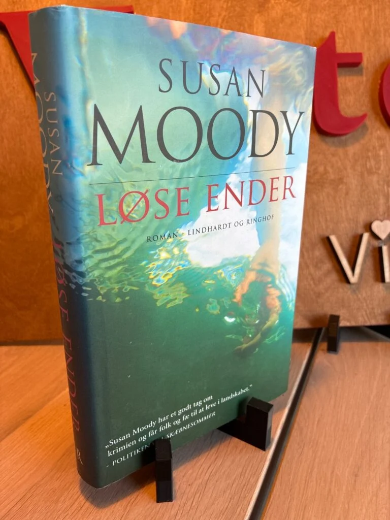 Løse Ender af Susan Moody