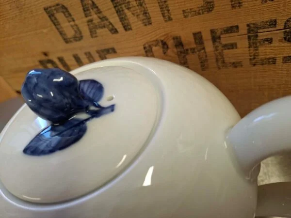 Royal Copenhagen Porcelænskande med Blå Blomst