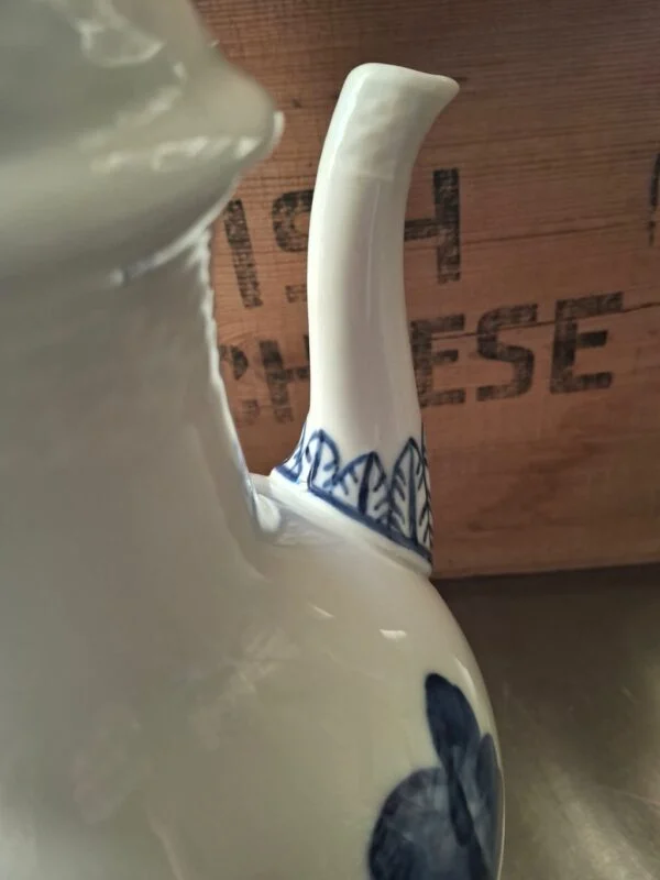 Royal Copenhagen Porcelænskande med Blå Blomsterdekoration