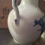 Royal Copenhagen Porcelænskande med Blå Blomsterdekoration
