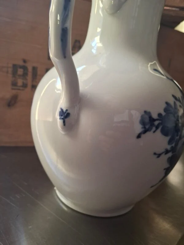 Royal Copenhagen Porcelænskande med Blå Blomsterdekoration