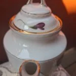 Vintage Tekande med Lilla Blomster og Guldkant