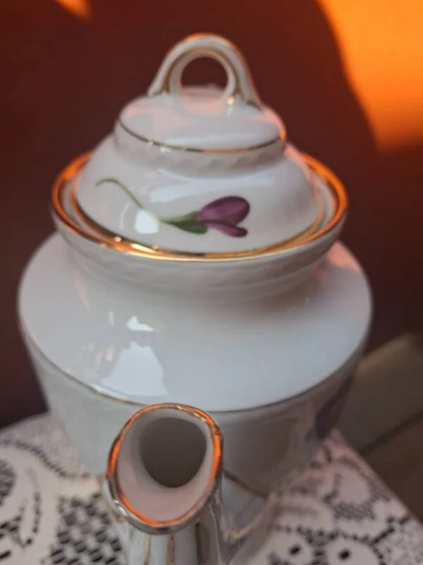 Vintage Tekande med Lilla Blomster og Guldkant