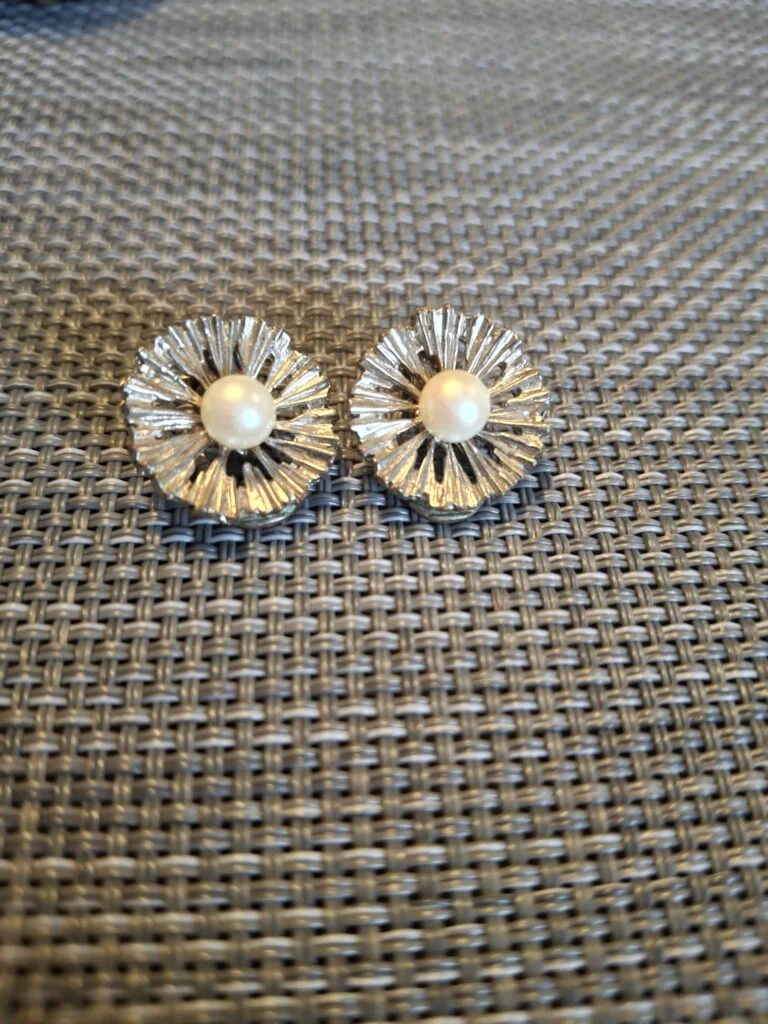 Vintage Sølvfarvet Ørering med Perle