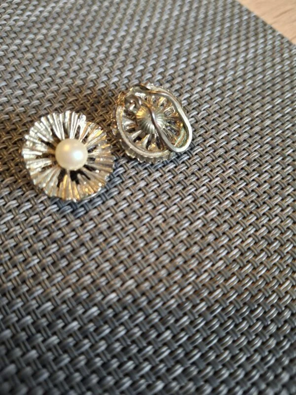 Vintage Sølvfarvet Ørering med Perle