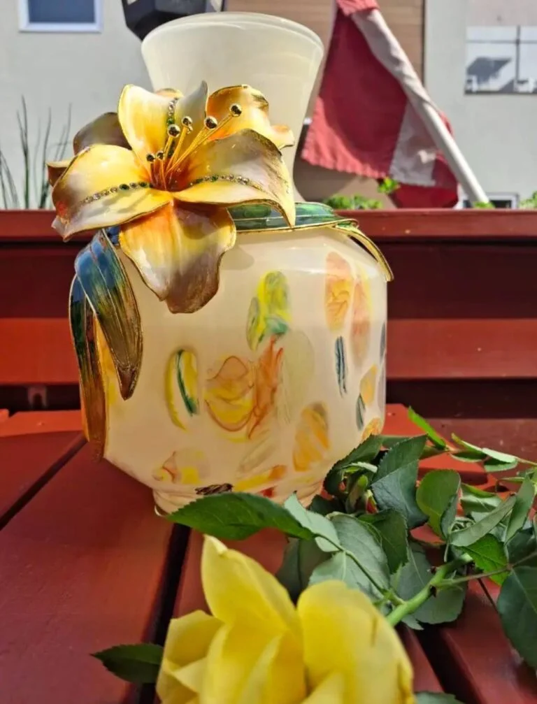 Dekorativ Glasvase med Blomsterinspireret Design