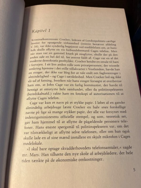 På Højeste Plan af Paul Ferris - Vintage Kriminalroman