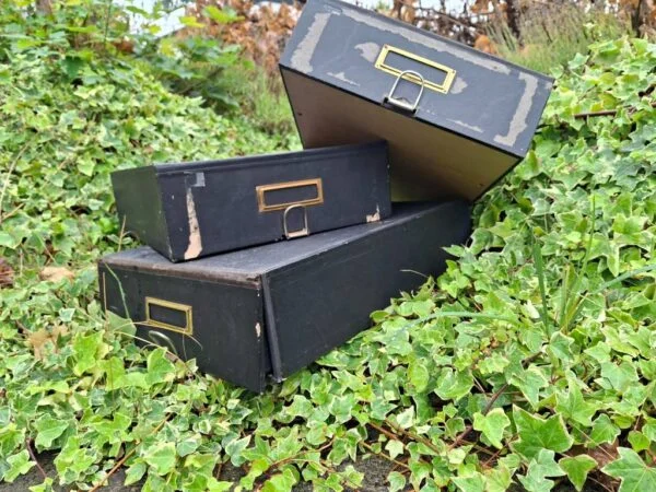 Vintage Arkivkasser med Metalhåndtag