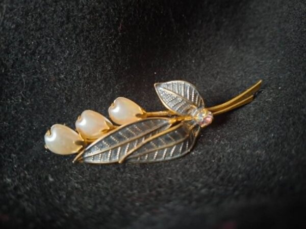 vintage bladbroche