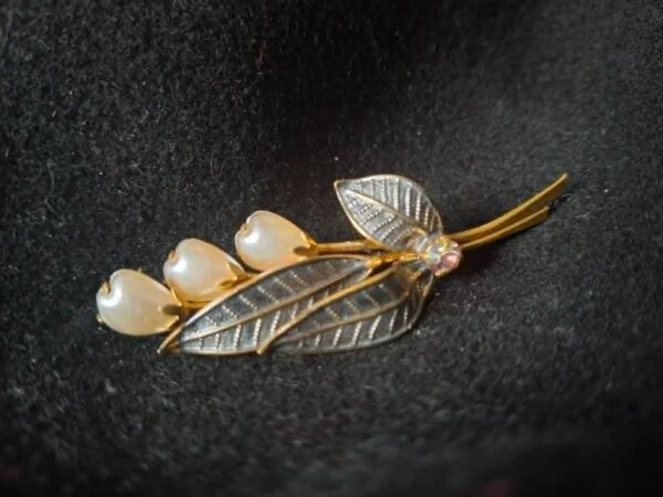 vintage bladbroche