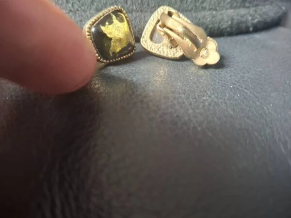 sort cabochon øreringe
