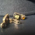 amber detalje øreringe