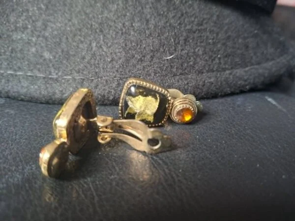 amber detalje øreringe
