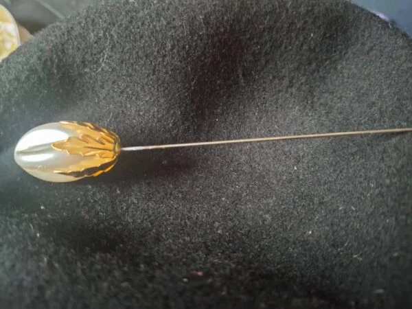 Vintage Hatpin med Bladmotiv