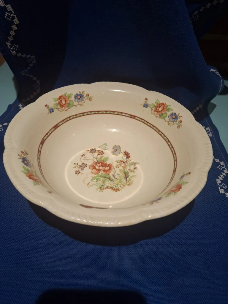Woods Ivory Ware åben skål – flødefarvet med blomster