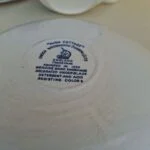 Underside med Avon Cottage og Enoch Wedgwood Tunstall Ltd England samt krakelering