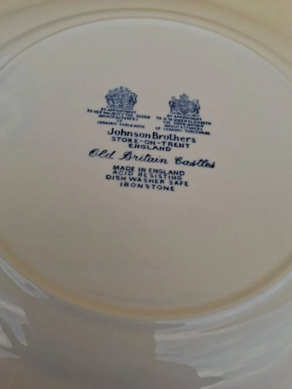 Bagsidestempel med Johnson Brothers, Old Britain Castles, Made in England og Ironstone