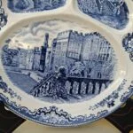 Stort Haddon Hall-motiv og krakelering i Old Britain Castles grilltallerken