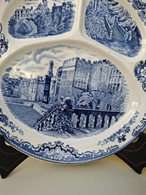 Stort Haddon Hall-motiv og krakelering i Old Britain Castles grilltallerken