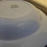Detalje af fodring og bundmærke på Villeroy og Boch tallerken