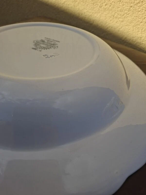 Detalje af fodring og bundmærke på Villeroy og Boch tallerken