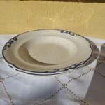 Villeroy & Boch dyb tallerken med blå kant, stemplet Dresden