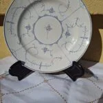 Villeroy & Boch tallerken på 23 cm med fine blå blomster og linjer