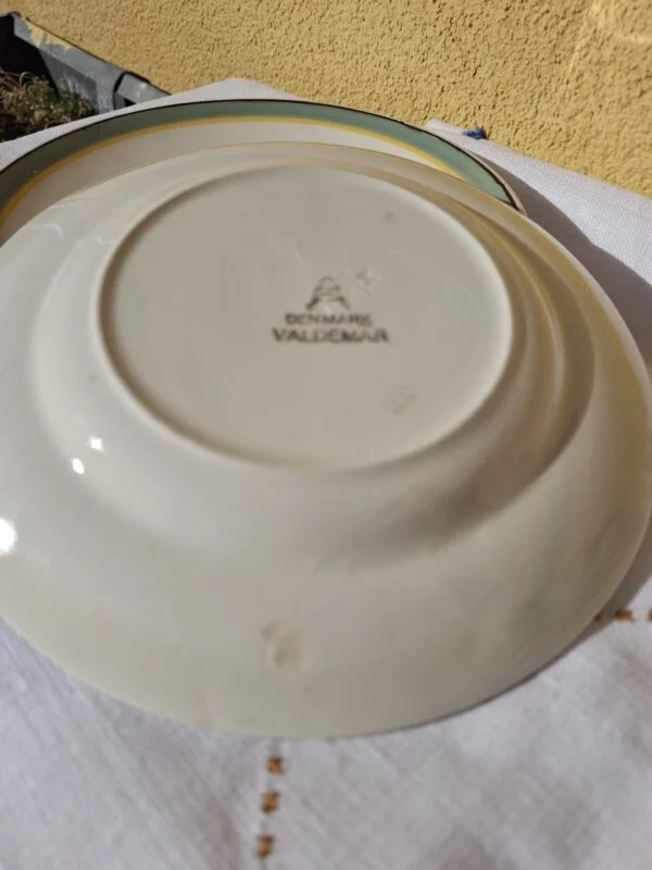 Aluminia Valdemar tallerken med Denmark-stempel på undersiden