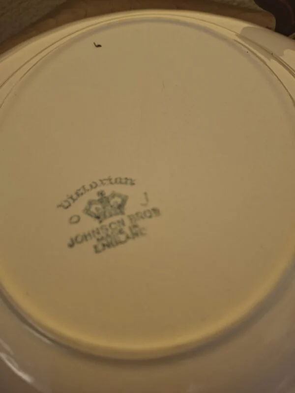 Victorian Johnson Bros Made in England stempel på fadets underside