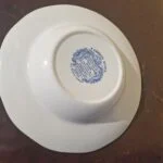 Underside og fodring på Liberty Blue dyb tallerken