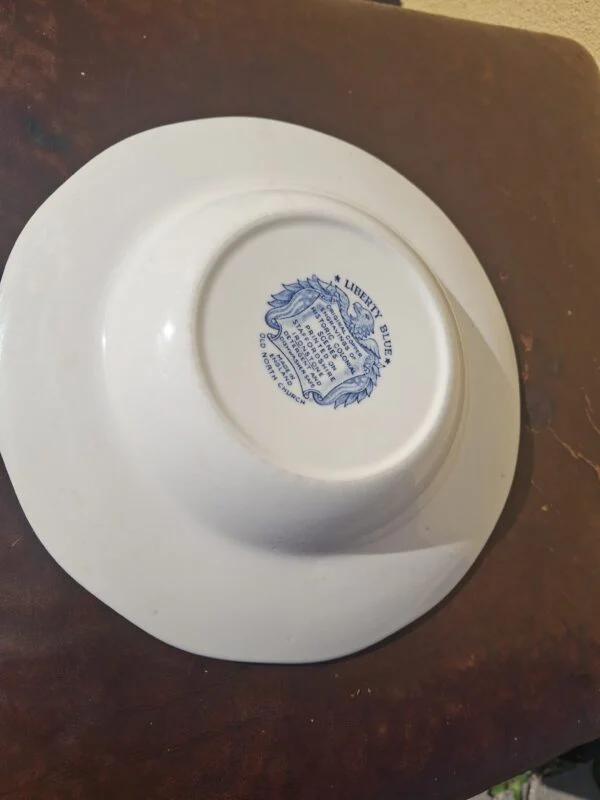 Underside og fodring på Liberty Blue dyb tallerken
