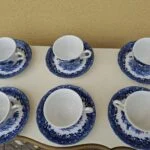 W.H. Grindley Country Style-kopper med underkopper set oppefra