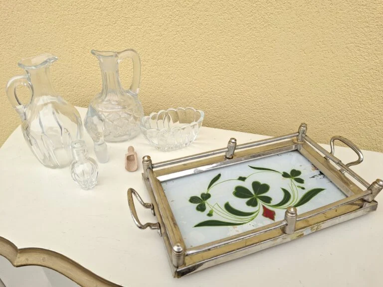 Vintage glasbakke med kløvermotiv og håndtag