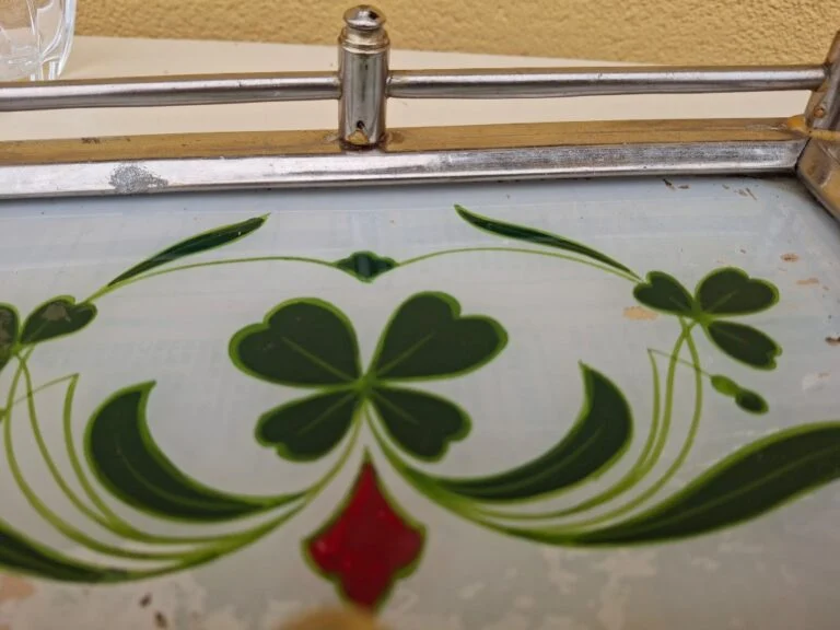 Vintage glasbakke med kløvermotiv og metalramme