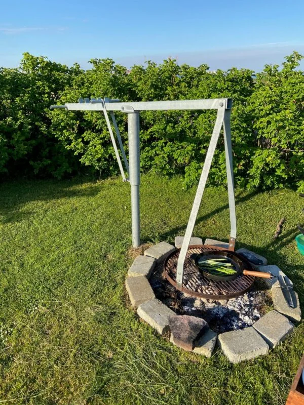 Grill- og bålstativ fra Topvirk med grillrist, Ø54 cm – detalje 3