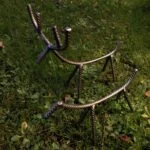 To rensdyr i galvaniseret stål vist udendørs